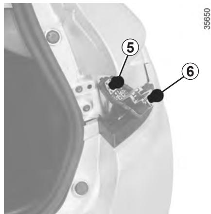 RENAULT CLIO 4 2012 - Feux de position/stop et indicateur de direction - 3