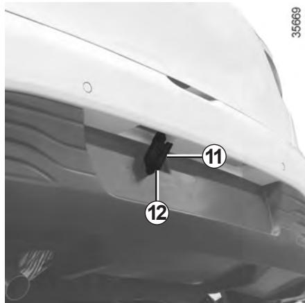 RENAULT CLIO 4 2012 - Troisième feu stop 10 - 1