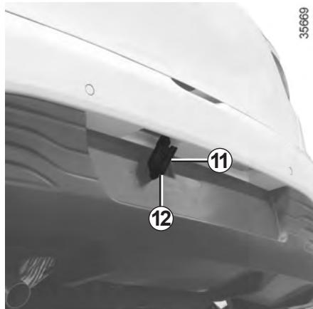 RENAULT CLIO 4 2013 - Troisième feu stop 10 - 1