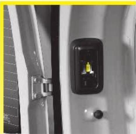 RENAULT KANGOO 2002 - Lumière pour COFFRE: remplacement de l'ampoule - 3