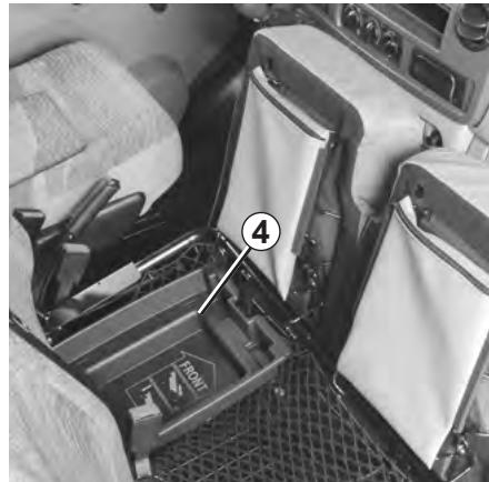 RENAULT MASTER 3 FOURGON 2007 - RANGEMENTS DANS L'HABITACLE (suite) - 3