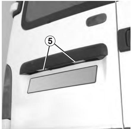 RENAULT MASTER 3 FOURGON 2007 - FEUX ARRÈRE VERSION FOURGON : remplacement des lampes (suite) - 1