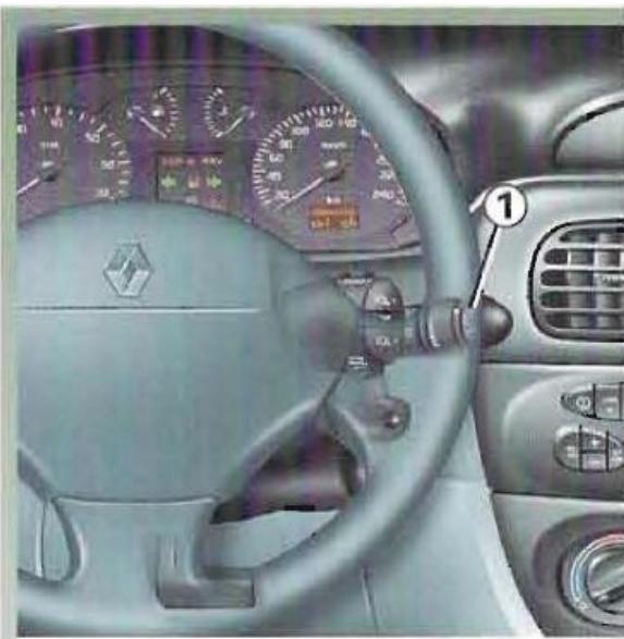 RENAULT MEGANE 1 - ESSUIE-VITRE / LAVE-VITRE ARRÈRE - 1