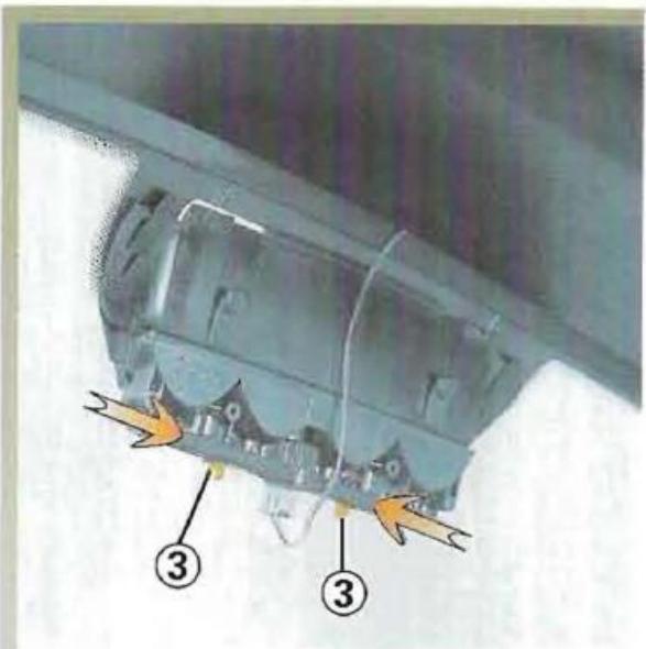 RENAULT MEGANE 1 - TROISIÈME FEU DE STOP VERSIONS BICORPS : remplacement des lampes - 2