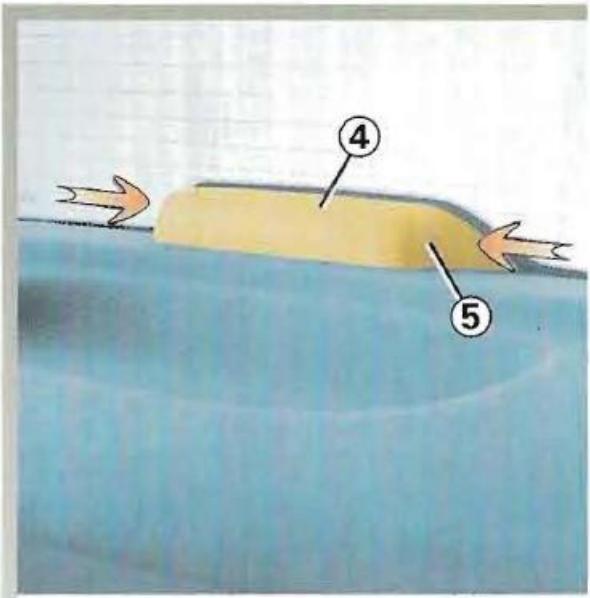 RENAULT MEGANE 1 - TROISIÈME FEU DE STOP VERSIONS TRICORPS : remplacement des lampes (suite) - 1