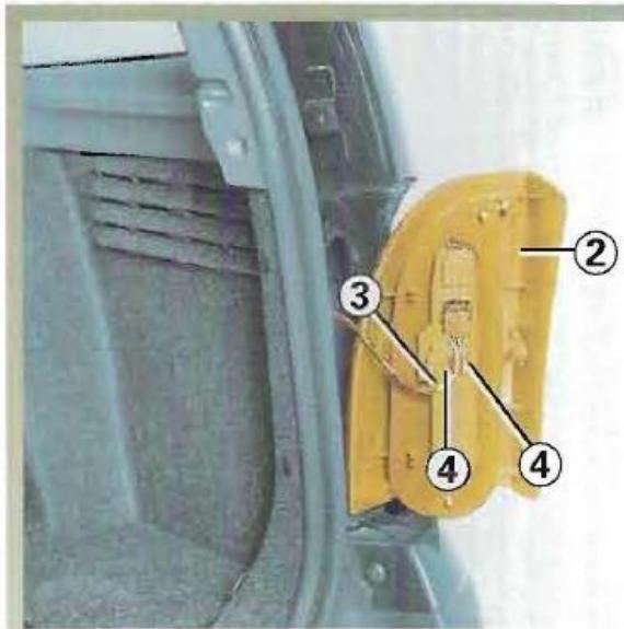 RENAULT MEGANE 1 - FEUX ARRIÈRE VERSIONS BREAK : remplacement des lampes - 2