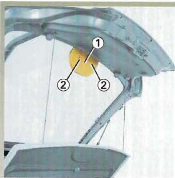 RENAULT MEGANE 1 - TROISIÈME FEU DE STOP VERSIONS BICORPS : remplacement des lampes - 1