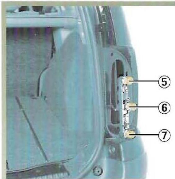 RENAULT MEGANE 1 - FEUX ARRIÈRE VERSIONS BREAK : remplacement des lampes - 3
