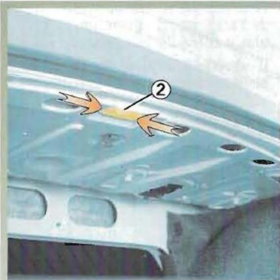 RENAULT MEGANE 1 - ÉCLAIREURS DE COFFRE : remplacement de la lampe - 2
