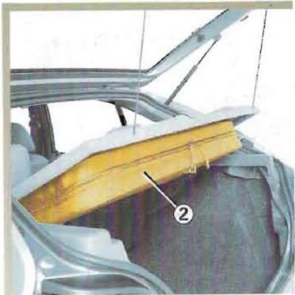 RENAULT MEGANE 1 - Rangements dans le coffre - 3