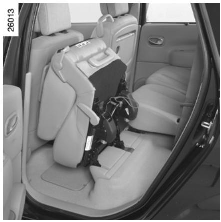 RENAULT SCENIC 2 2008 - FONCTIONNALITÉ DES SIÈGES ARRIÈRE : version 7 places (suite) - 1