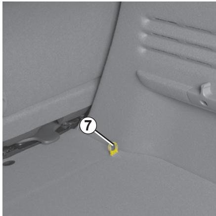 RENAULT SCENIC 2 2008 - Pose du filet de séparation derrière les sièges arrière - 2