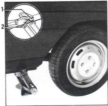 RENAULT SUPER 5 - Changement de roue - 2