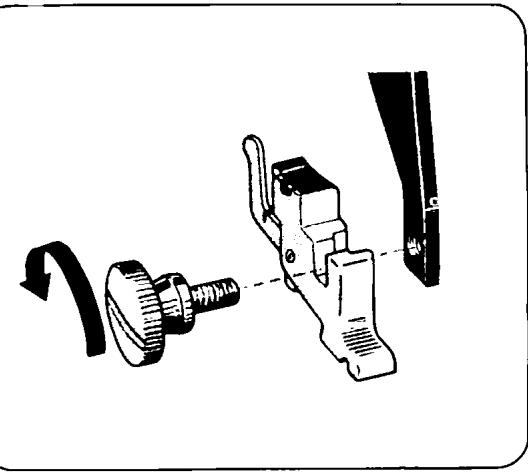 TOSHIBA 4070 - Pour enlever le support de PIED de BICHE - 2