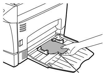 TOSHIBA E-STUDIO120 - Réglez les guide-papier à la largeur du papier/copie. Placez le papier/copie (face à copier vers le bas) entièrement sur le bypass. - 3
