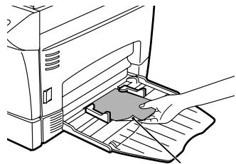 TOSHIBA E-STUDIO150 - Réglez les guide-papier à la largeur du papier/copie. Placez le papier/copie (face à copier vers le bas) entièrement sur le bypass. - 3