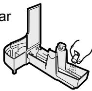SHARP KC-850U - Llene la Bandeja del humidificador hasta la mitad con agua templada, agregue una pequeña cantidad de detergente suave para cocina y deje remojando por cerca de 30 minutos. - 1