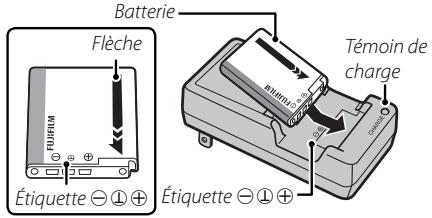 FUJIFILM FINEPIX XP110 - Insérez la batterie dans le chargeur de batterie fourni. - 1