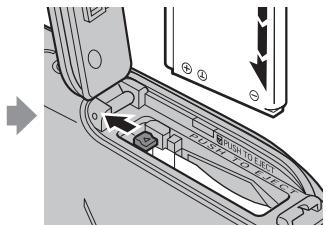FUJIFILM FINEPIX XP10 - Insérez la batterie. - 2
