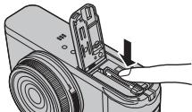 FUJIFILM PREMIUM X100S - Retrait de la batterie et de la carte mémoire - 2