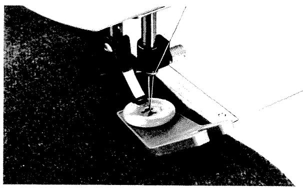 HUSQVARNA OPTIMA 150 - Cutting the Buttonhole - 2