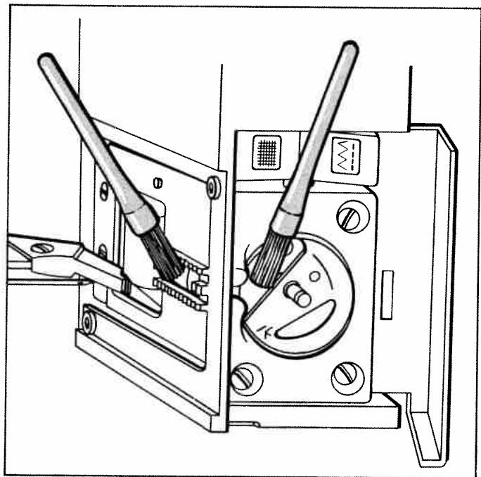 HUSQVARNA 3600,  3610 - Changing the light bulb - 1