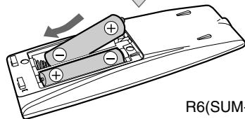 JVC UX-G45 - Stap 2: Plaatsen van batterijen in de afstandsbediening - 2