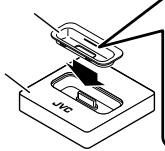 JVC NX-PS2 - Bringen Sie den Dock-Adapter an der Dockingstation an. - 1