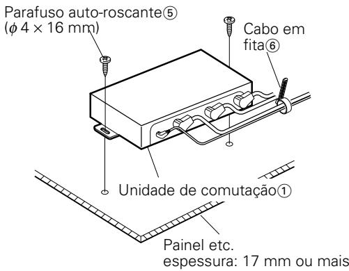 KENWOOD KCA-S210A - Instalacao da unidade de comutation com um pailn no espo do portabagagens - 1