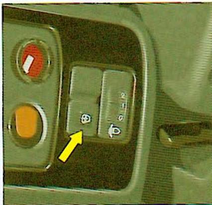 CITROEN BERLINGO 1 2000 - Rabattement en stationnement - 1