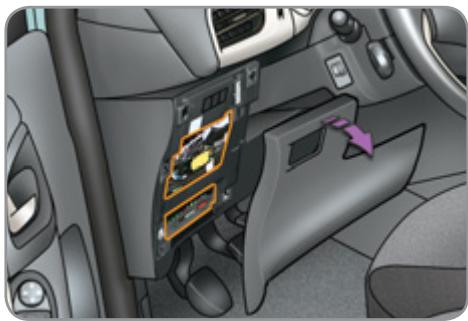 CITROEN C3 2 2011 - Fusibles dans la planche de bord - 1
