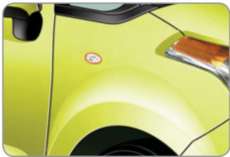 CITROEN C3 PICASSO 2012 - Changement des répétiteurs latéraux de clignotant intégré - 1