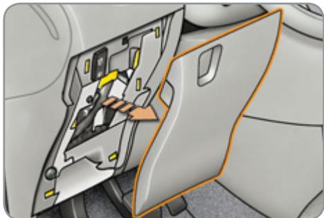 CITROEN C3 PICASSO 2012 - Fusibles dans la planche de bord - 1