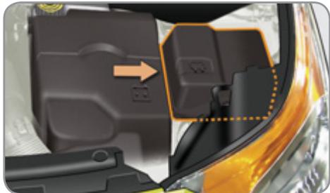 CITROEN C3 PICASSO 2012 - Fusibles dans le compartment moteur - 1