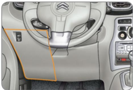 CITROEN C3 PICASSO 2012 - CHANGEMENT D'UN FUSIBLE - 1