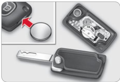 CITROEN C4 2 2011 - Changement de la pile - 1