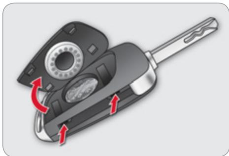 CITROEN C4 2 2011 - Changement de la pile - 1