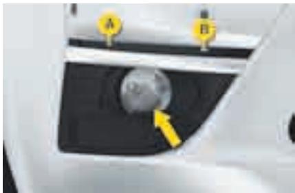 CITROEN C4 PICASSO 2009 - Changement des projecteurs antibrouillard (H11-55 W) - 1