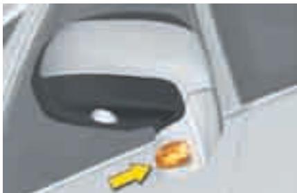 CITROEN C4 PICASSO 2009 - Changement des répétiteurs latéraux de clignotant intégré - 1