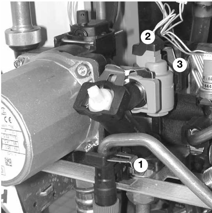 SAUNIER DUVAL THEMAPLUS F 30 E H-MOD - Dépose du détecteur de début - 1