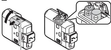 OLYMPUS FL-300R - Vlozenie batérii - 1