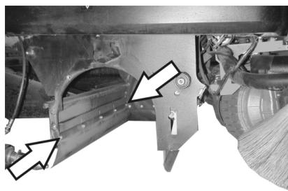 KARCHER KM 100 100 R D - Adjusting and replacing sealing strips - 4