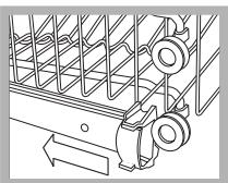 HOTPOINT LDF 12314 X EU/HA.R - Never lift or lower the rack on one side only. - 1