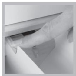 HOTPOINT AMXXL 129 - Limpieza del contentedor dosificador y de los correspondientes comportimientos - 1
