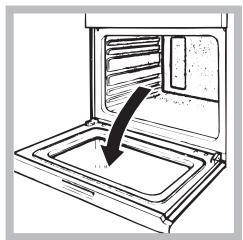 HOTPOINT FH 637 0 - Cleaning the oven door - 1