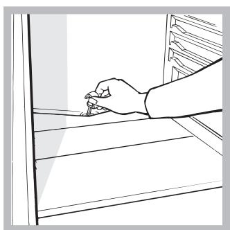 HOTPOINT BD 2423/HA - Defrosting the appliance - 1