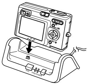 CASIO CAMERA PJ MULTIFONCTIONS - Après vous être assuré que l'appareil photo était éteint, posez-le sur le berceau USB. - 1
