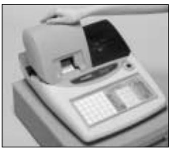 CASIO TE-100 - Installer les trois piles de sauvegarde (suite). - 5