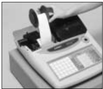 CASIO TK-T200 - Pour installer le rouleau de papier du journal - 9