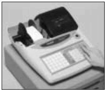 CASIO TK-T200 - Pour installer le rouleau de papier du journal - 10
